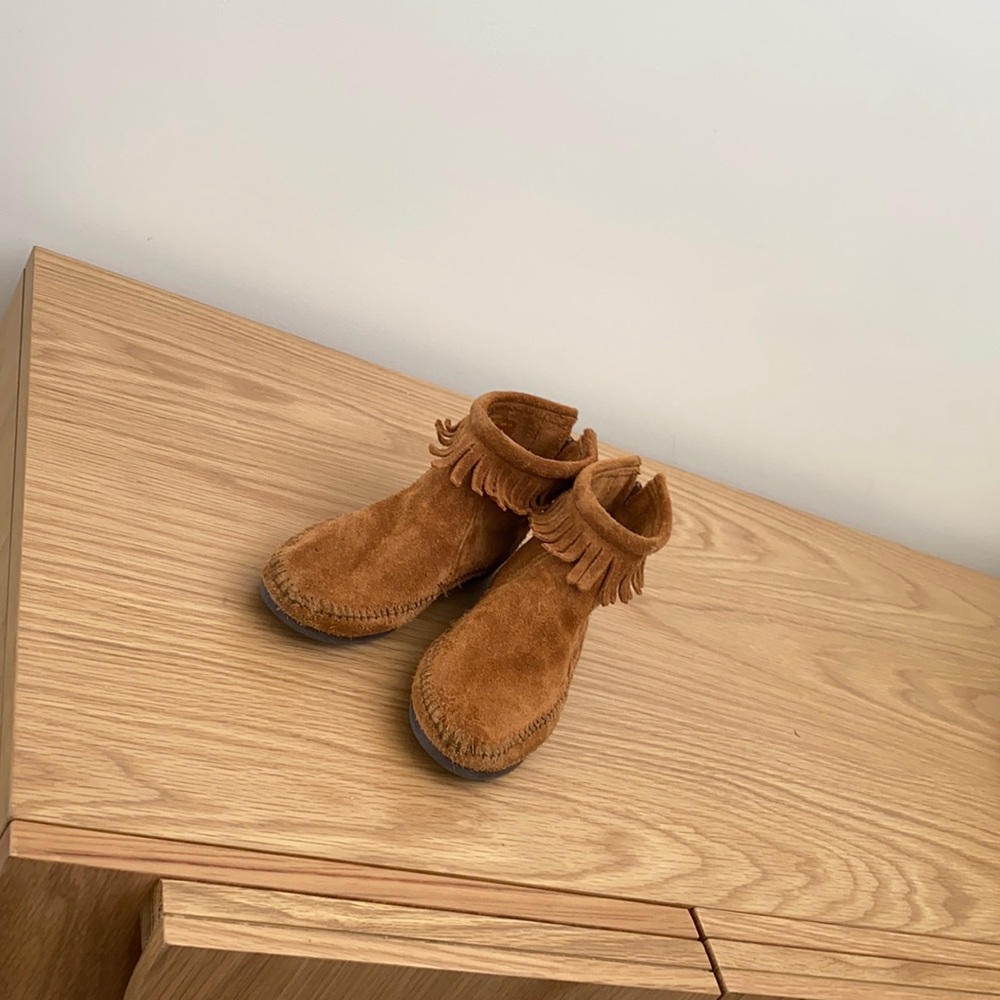 Minnetonka back zipper brown suede boots